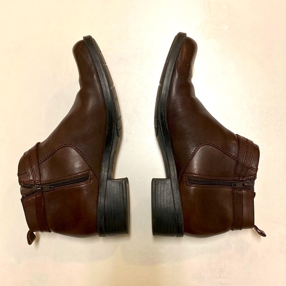 Clark’s Leather Ankle Boots - Picture 2 of 6